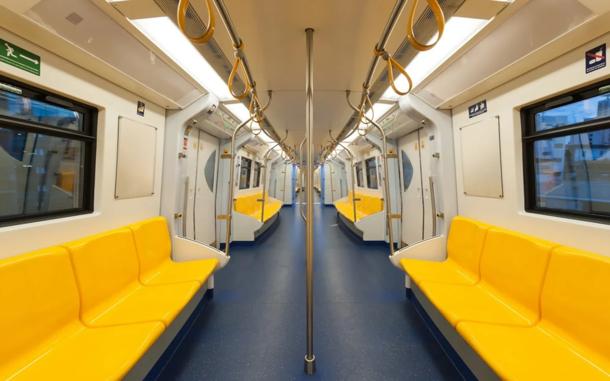 Apšvietimas viešajame transporte: Šiuolaikiniai sprendimai autobusams, tramvajams ir traukiniams